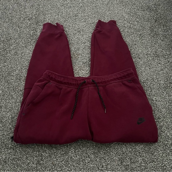 Nike Sportswear Tech Fleece Men’s Burgundy Jogger LARGE - Picture 3 of 5